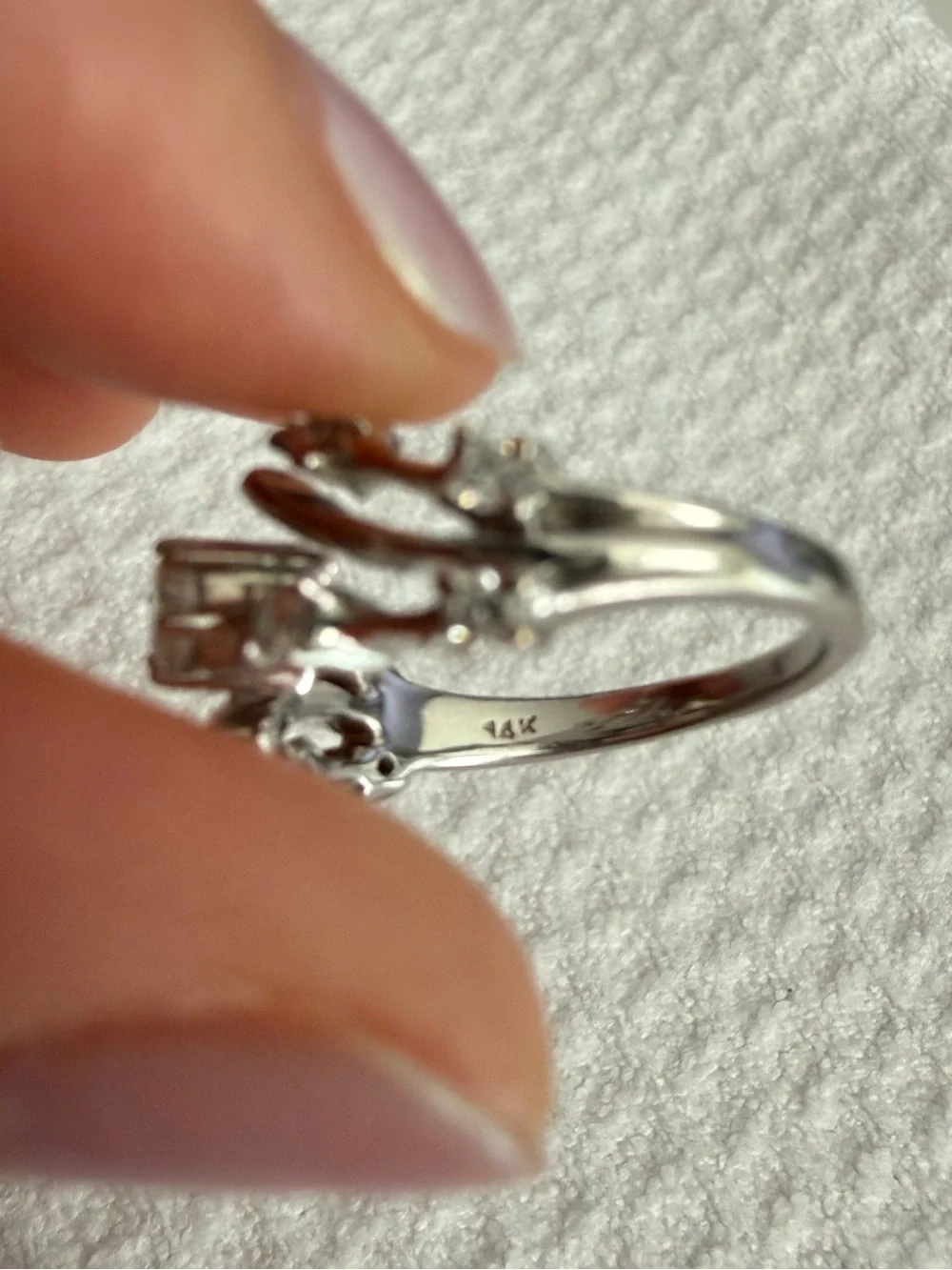 14k white gold diamond ring